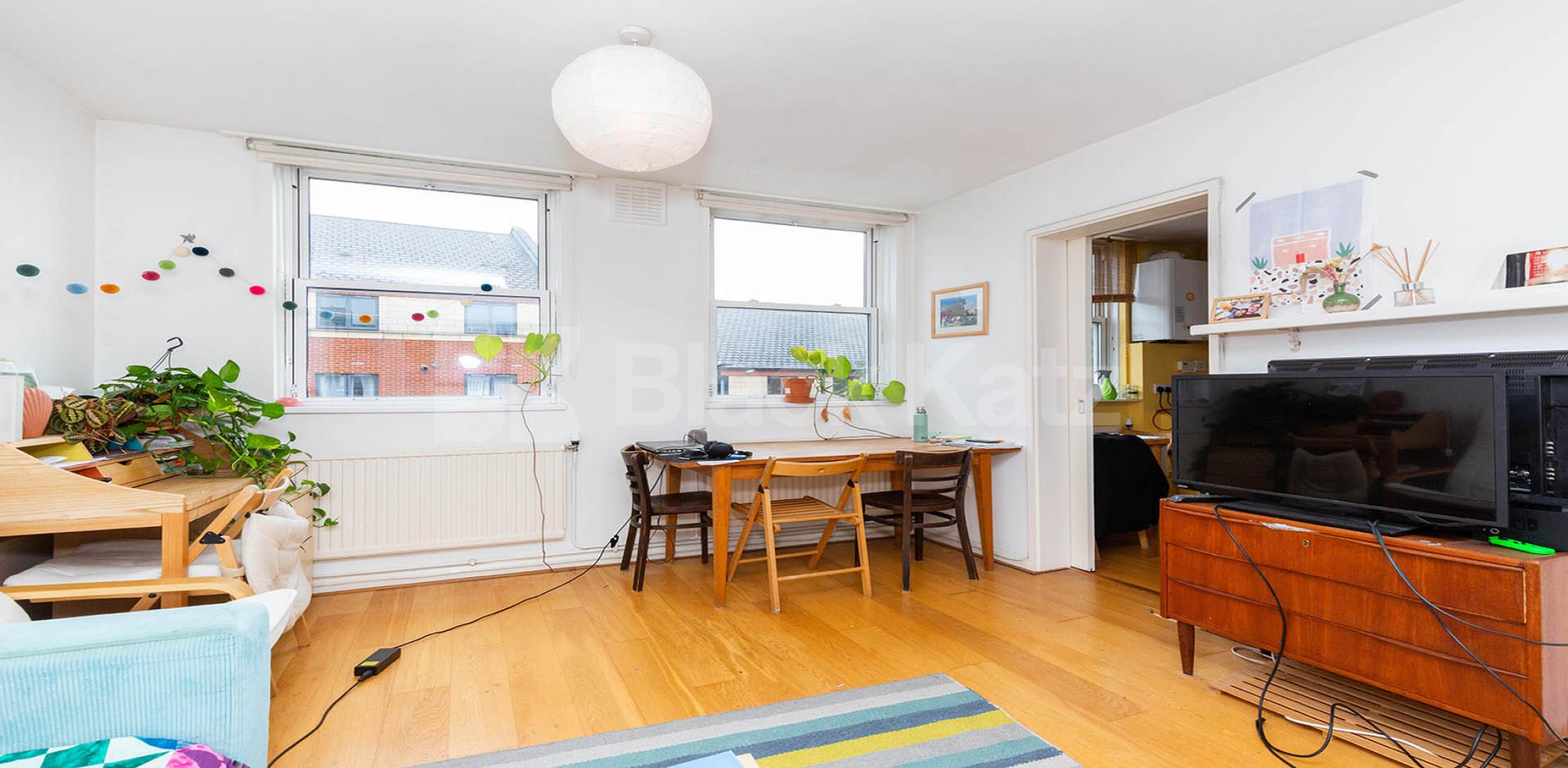 Spacious one bed located within mins to shops and Holloway Tube Tollington Way, Holloway